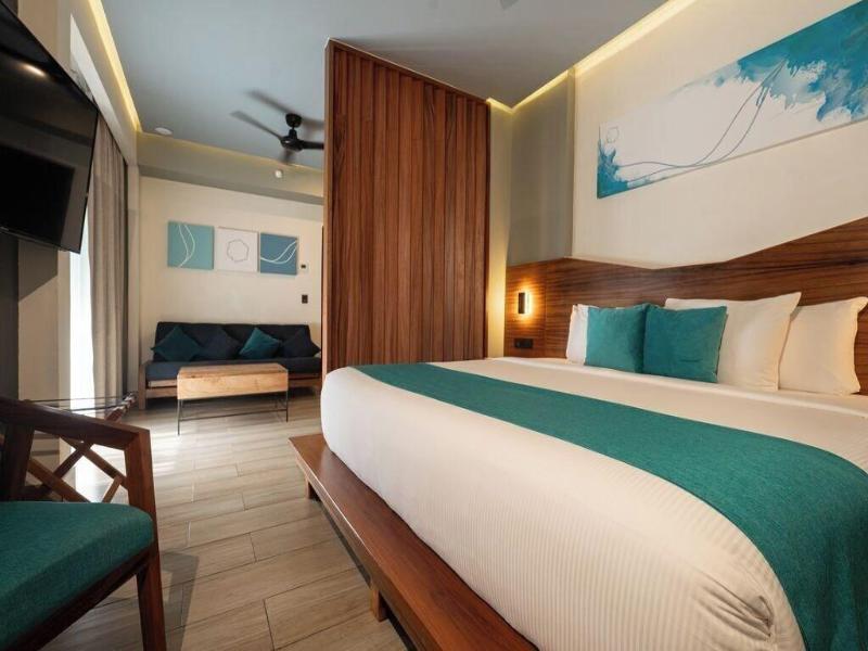 Cristalino Lagoon Front Hotel Restaurant & Spa image