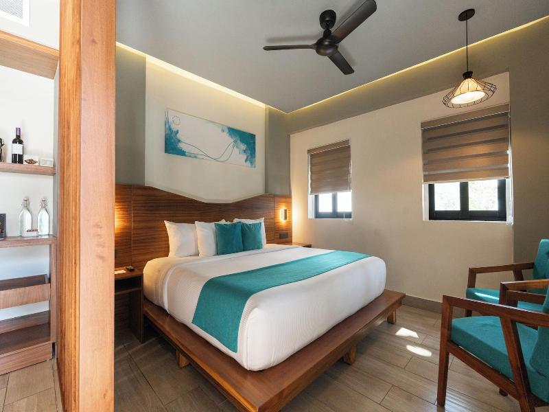 Cristalino Lagoon Front Hotel Restaurant & Spa image