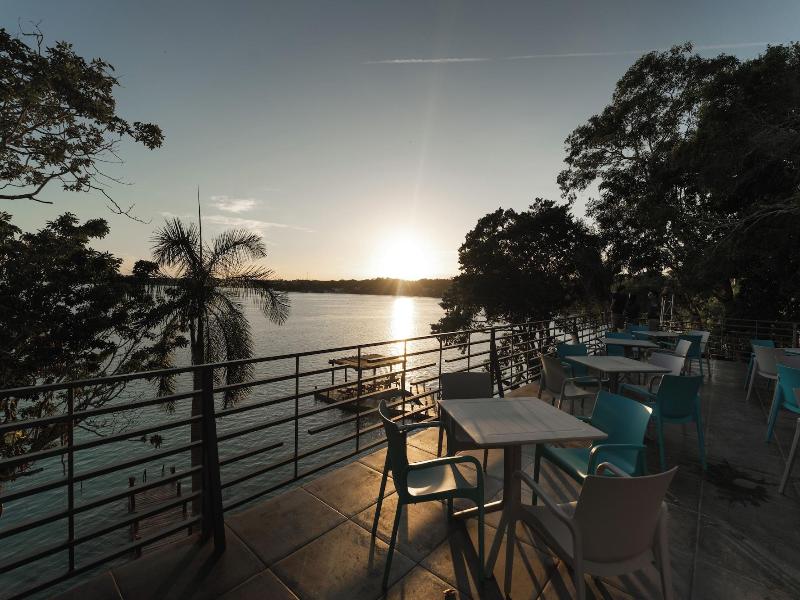Cristalino Lagoon Front Hotel Restaurant & Spa image