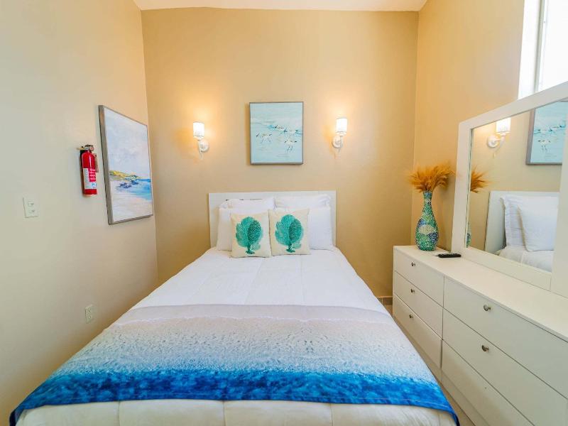 Le Bleu Bed And Breakfast image