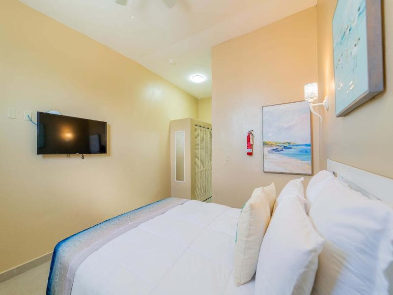 Le Bleu Bed And Breakfast image