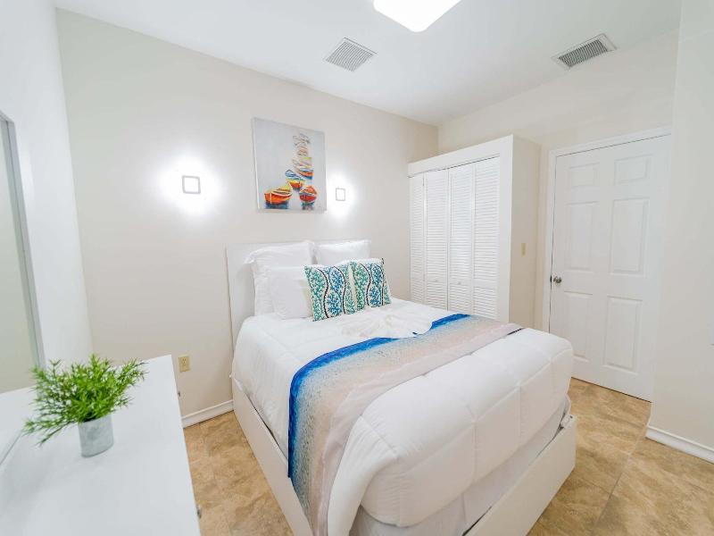 Le Bleu Bed And Breakfast image