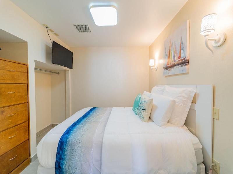 Le Bleu Bed And Breakfast image