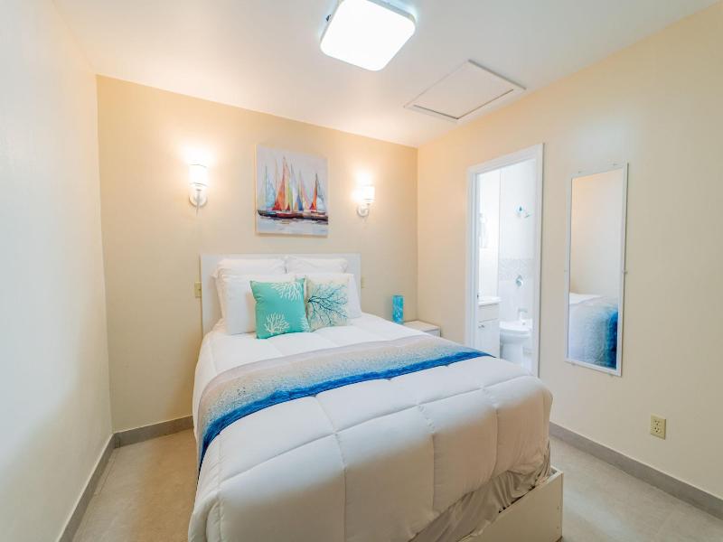 Le Bleu Bed And Breakfast image