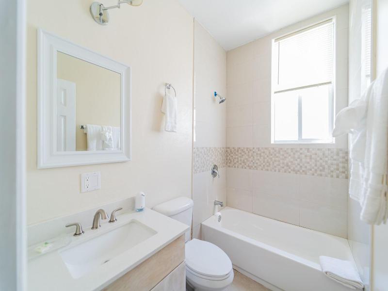 Le Bleu Bed And Breakfast image
