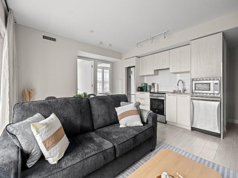 Teahouse Condos In Downtown Toronto image