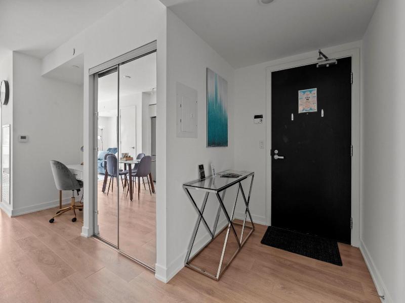 Teahouse Condos In Downtown Toronto image