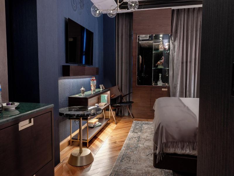 Whisky Hotel image