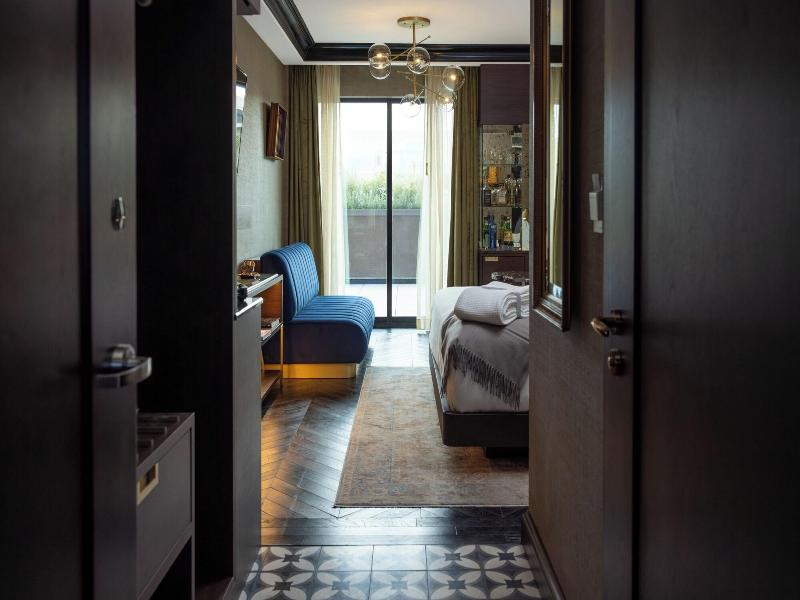 Whisky Hotel image