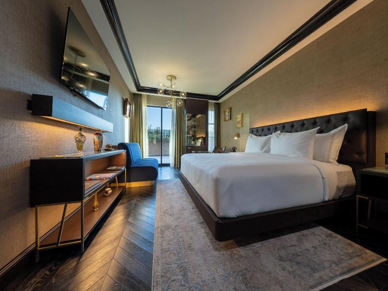 Whisky Hotel image