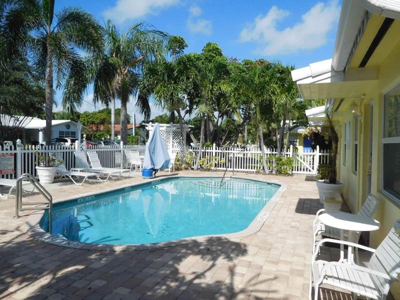 Bahama Beach Club Pompano image