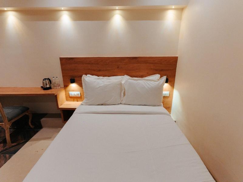 Arnna Hotel - Goregaon image