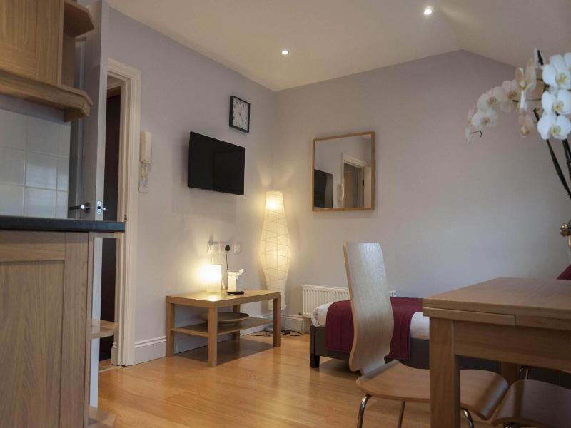 12 London Street Apartments image