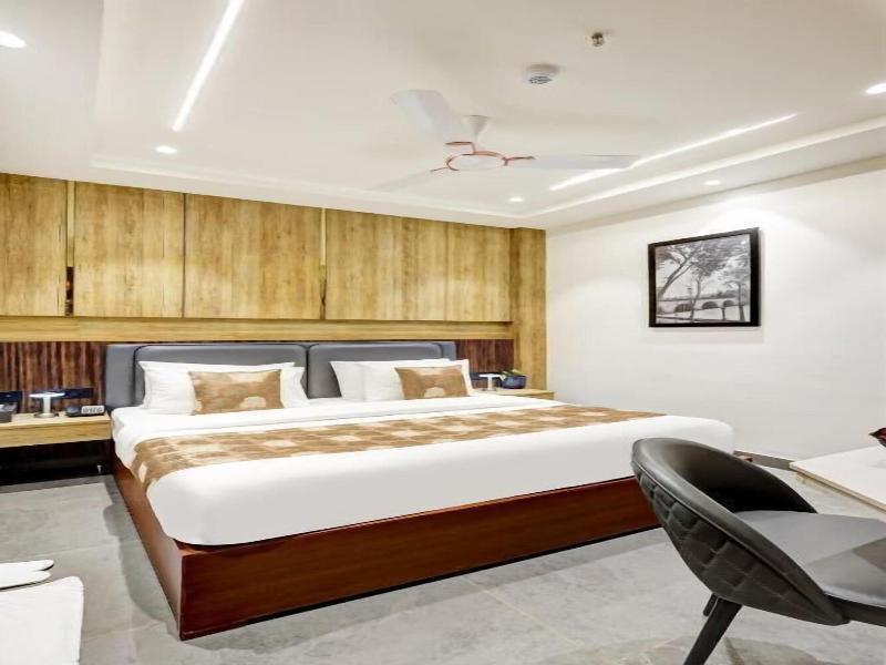 Tyche Boutique & Suites image