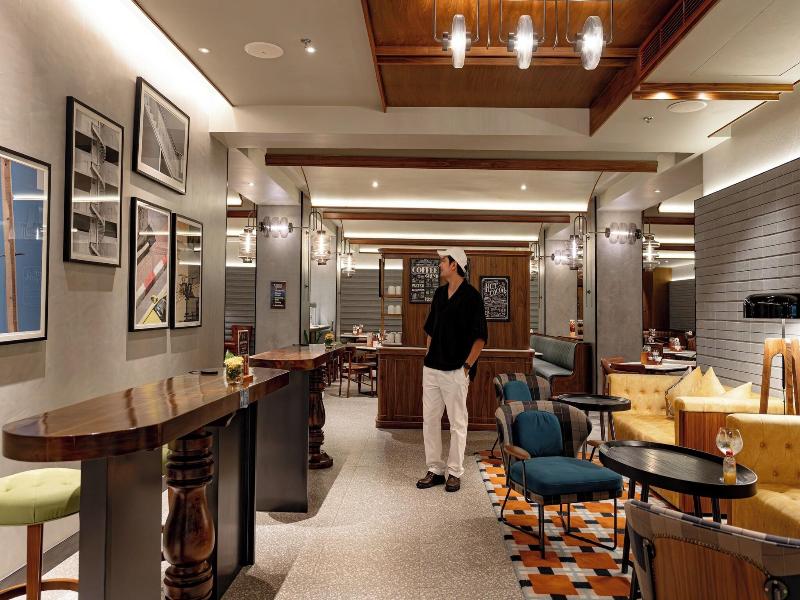 Four Points By Sheraton Bangkok, Sukhumvit 22 image