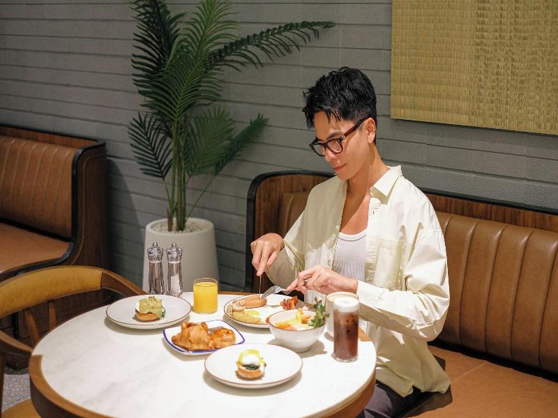 Four Points By Sheraton Bangkok, Sukhumvit 22 image