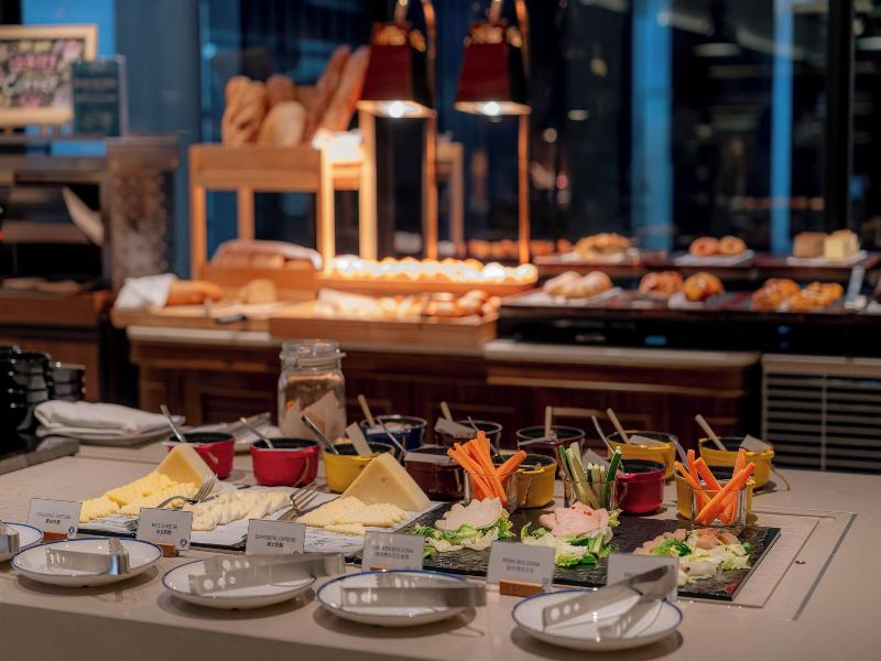 Four Points By Sheraton Bangkok, Sukhumvit 22 image