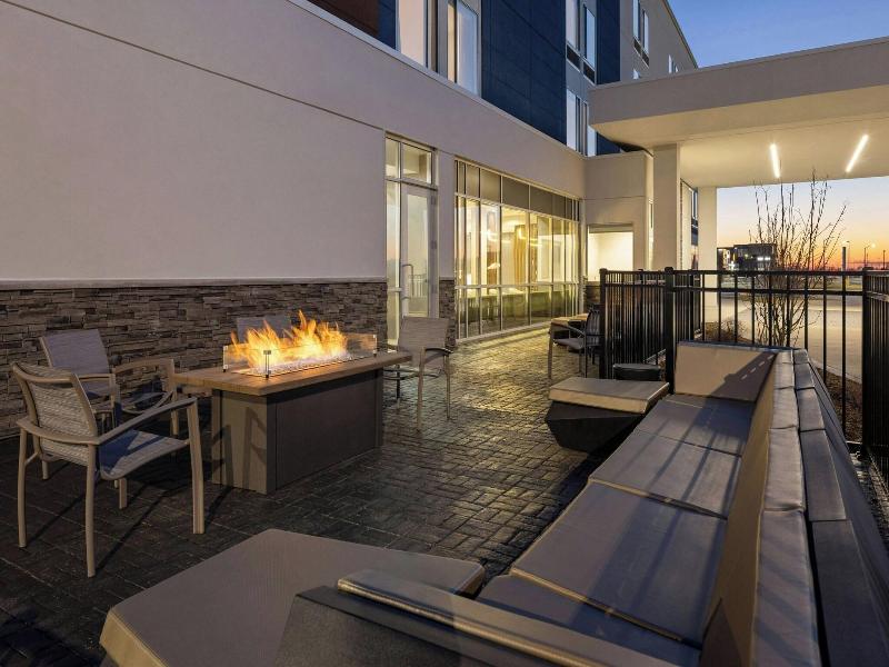 Springhill Suites By Marriott Bettendorf image