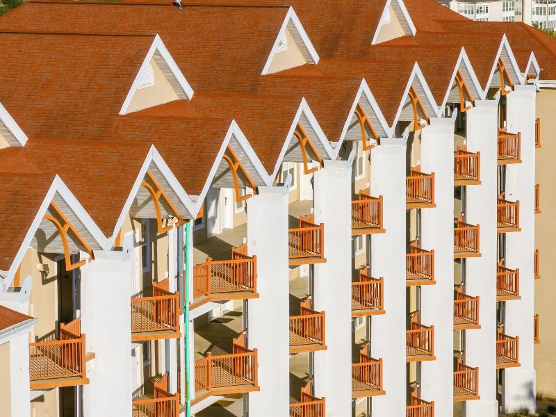 Grand Crowne Resort — exterior view
