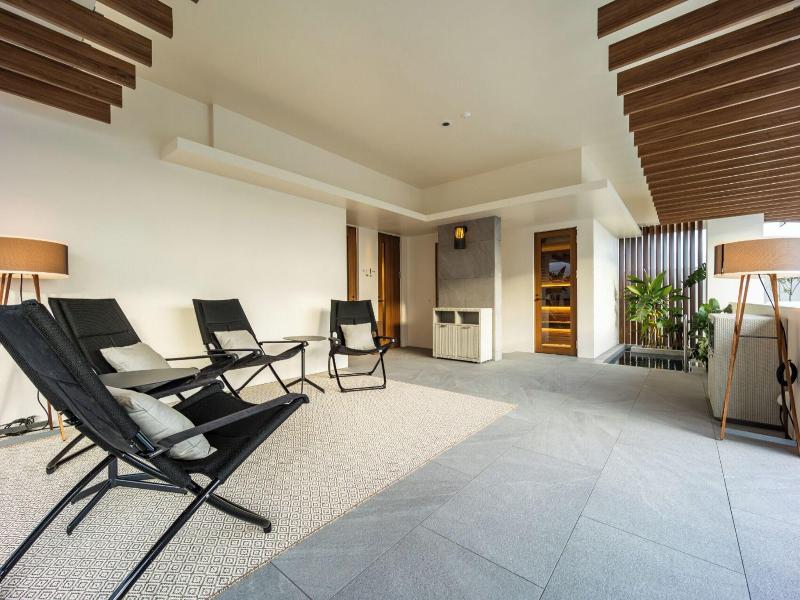 One Suite The Grand image