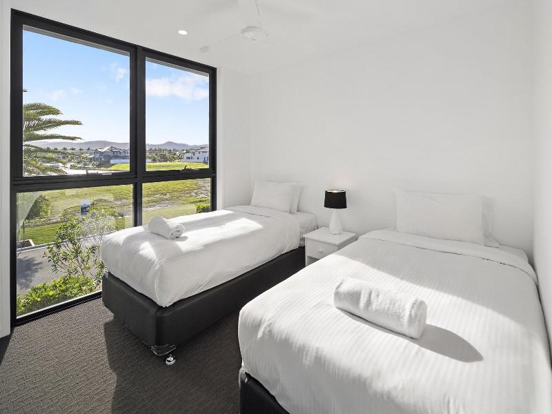 The Peninsula At Hope Island image