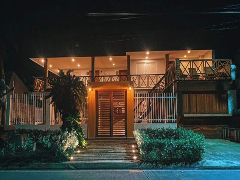 In Di House Of Reggae Boutique — general view