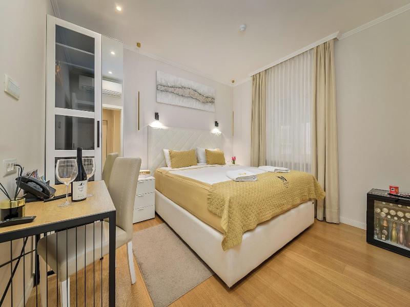 Boutique Hotel Madison image