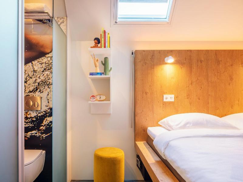 Bunk Hotel Amsterdam image