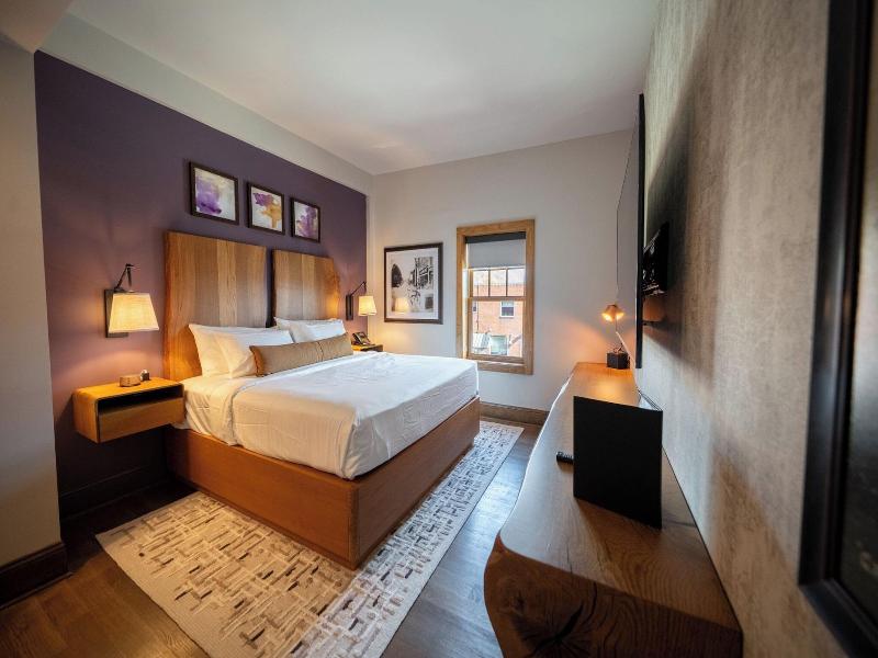 The Horton Hotel And Rooftop Lounge 4