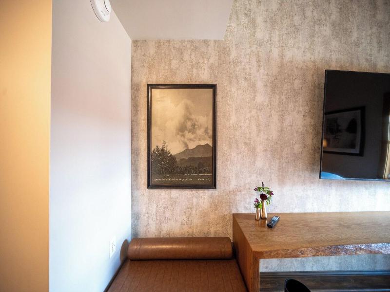 The Horton Hotel And Rooftop Lounge 5