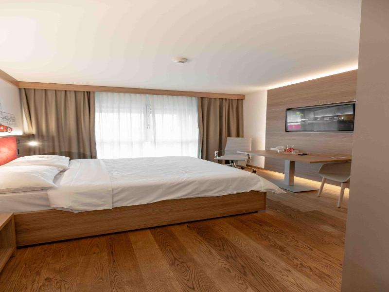 Los Lorentes Residences image