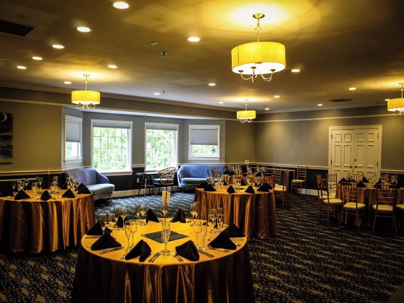 Chateau Merrimack Resort & Spa image