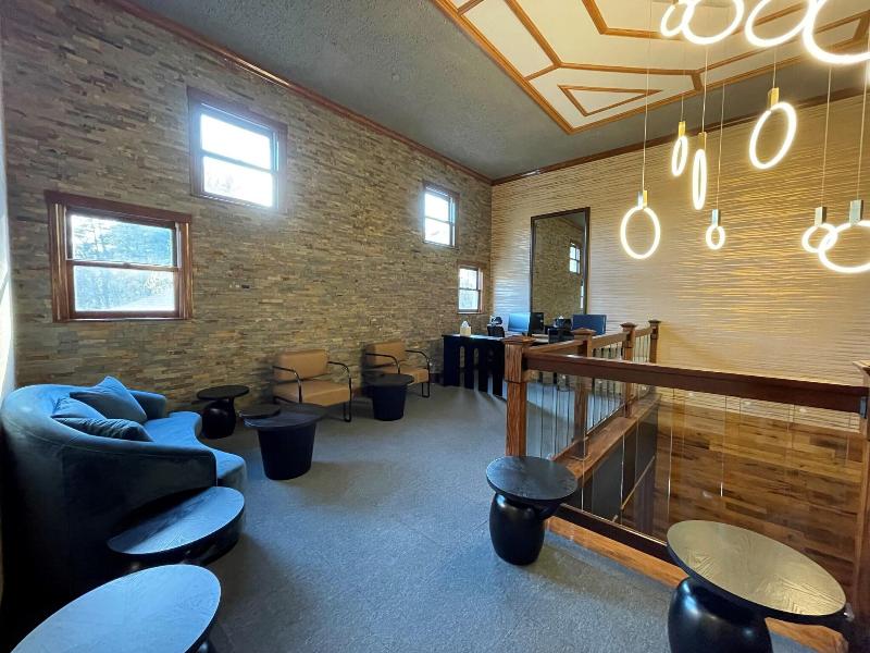 Chateau Merrimack Resort & Spa image