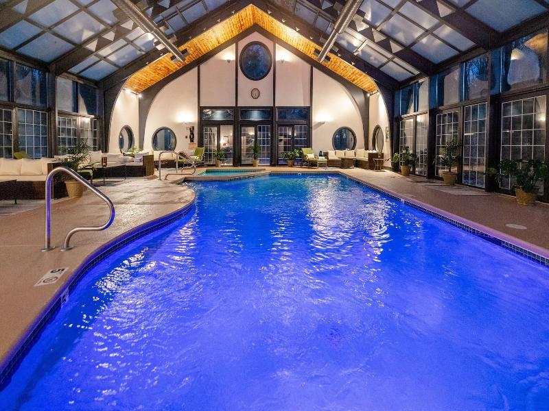 Chateau Merrimack Resort & Spa image