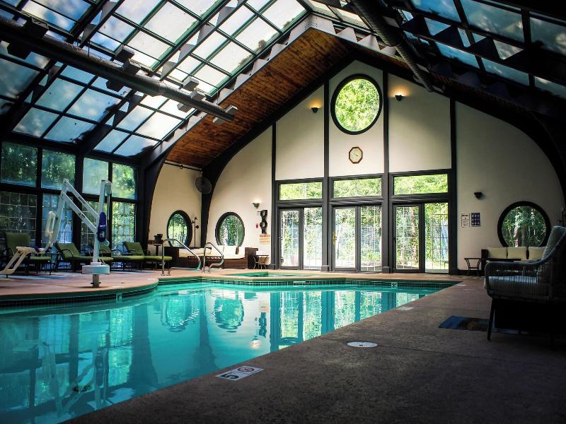 Chateau Merrimack Resort & Spa image