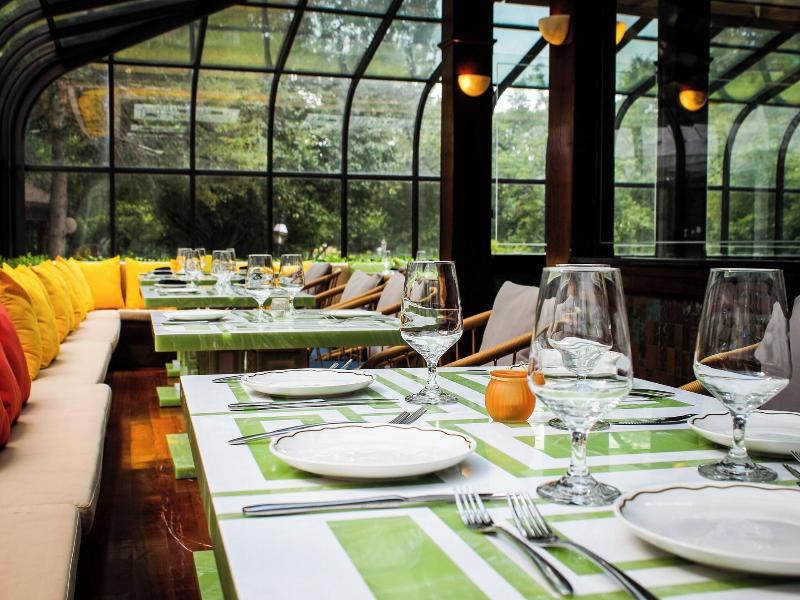 Chateau Merrimack Resort & Spa image
