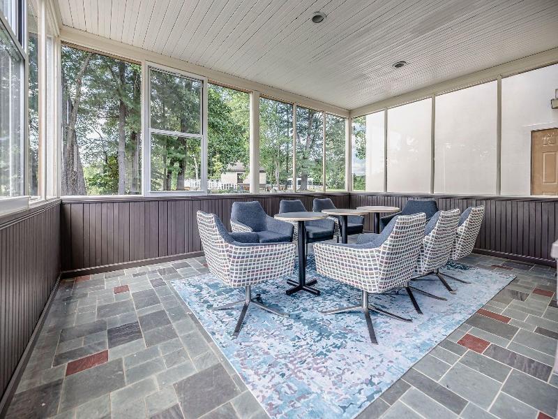 Chateau Merrimack Resort & Spa image