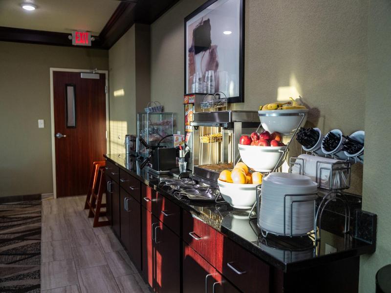 Cobblestone Inn & Suites - Springfield