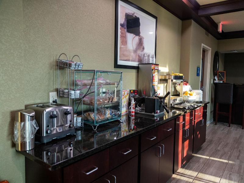 Cobblestone Inn & Suites - Springfield