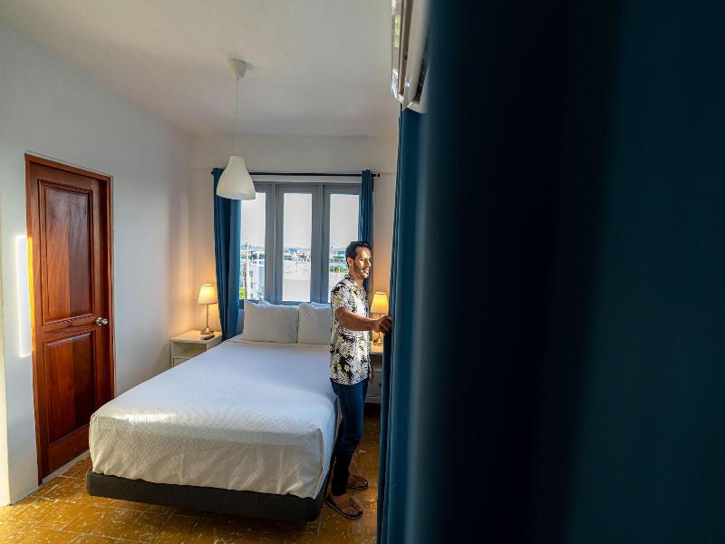Urbana Hotel image