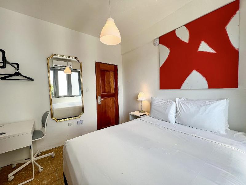 Urbana Hotel image