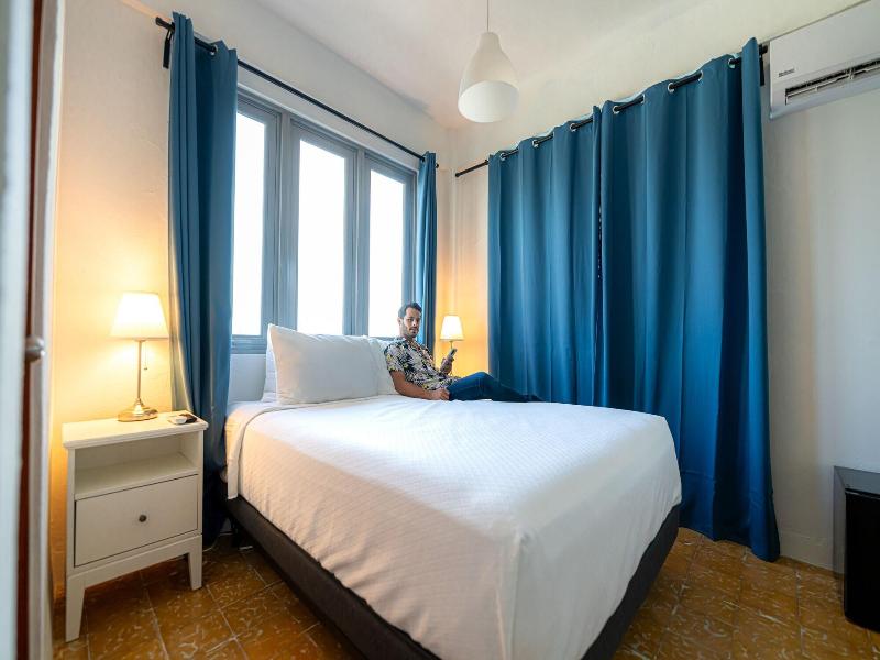 Urbana Hotel image