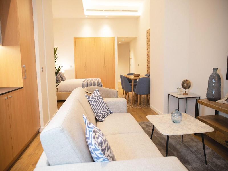 Nqn Aparts & Suites Sevilla image