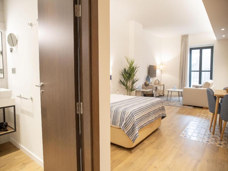 Nqn Aparts & Suites Sevilla image