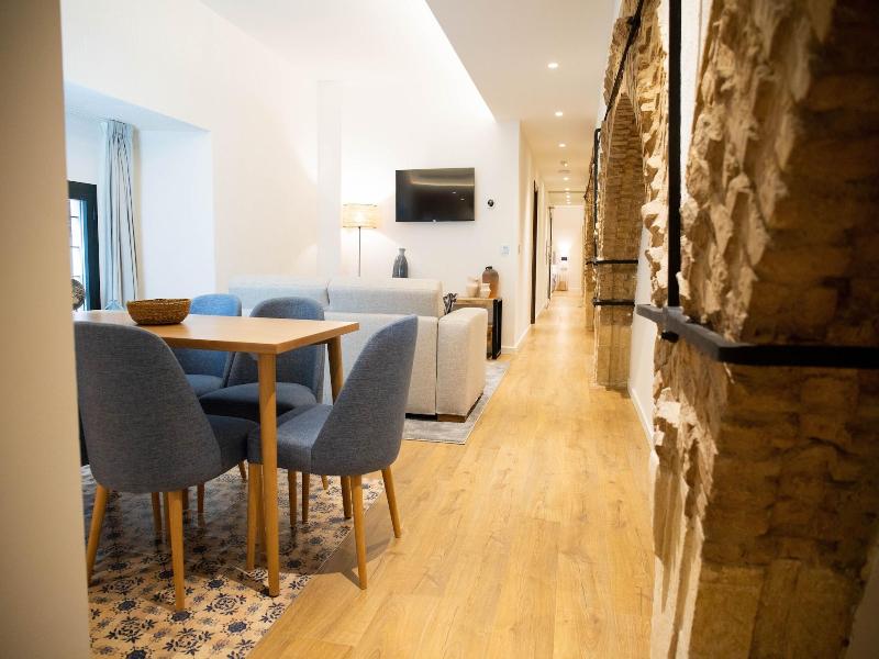 Nqn Aparts & Suites Sevilla image