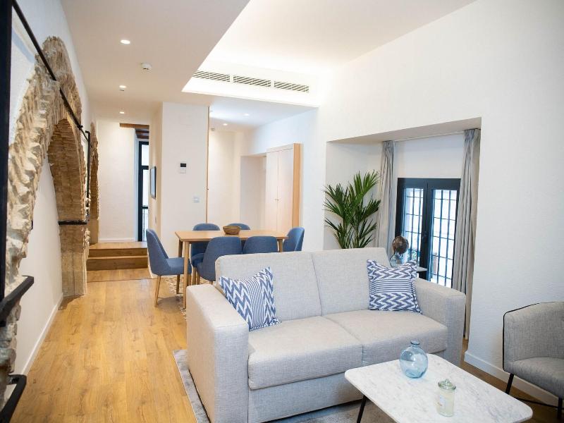 Nqn Aparts & Suites Sevilla image