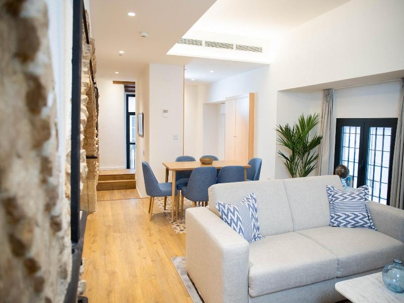 Nqn Aparts & Suites Sevilla image