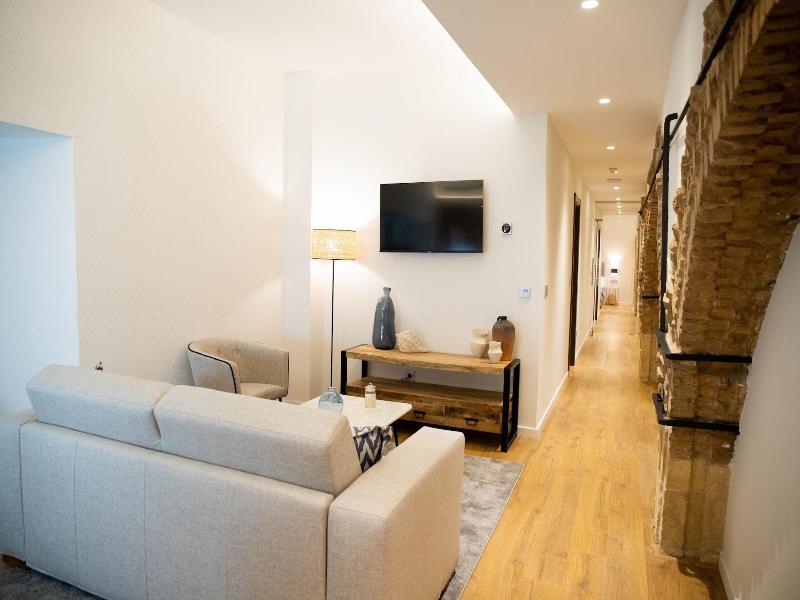 Nqn Aparts & Suites Sevilla image