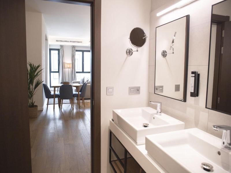 Nqn Aparts & Suites Sevilla image
