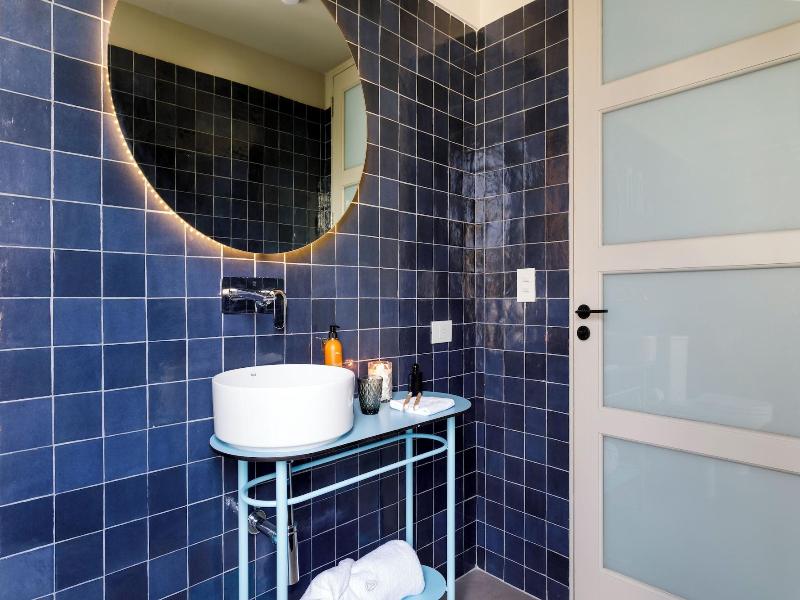 Bromelia Hotel Boutique image